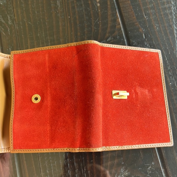 GUCCI — barely used - Picture 8 of 11